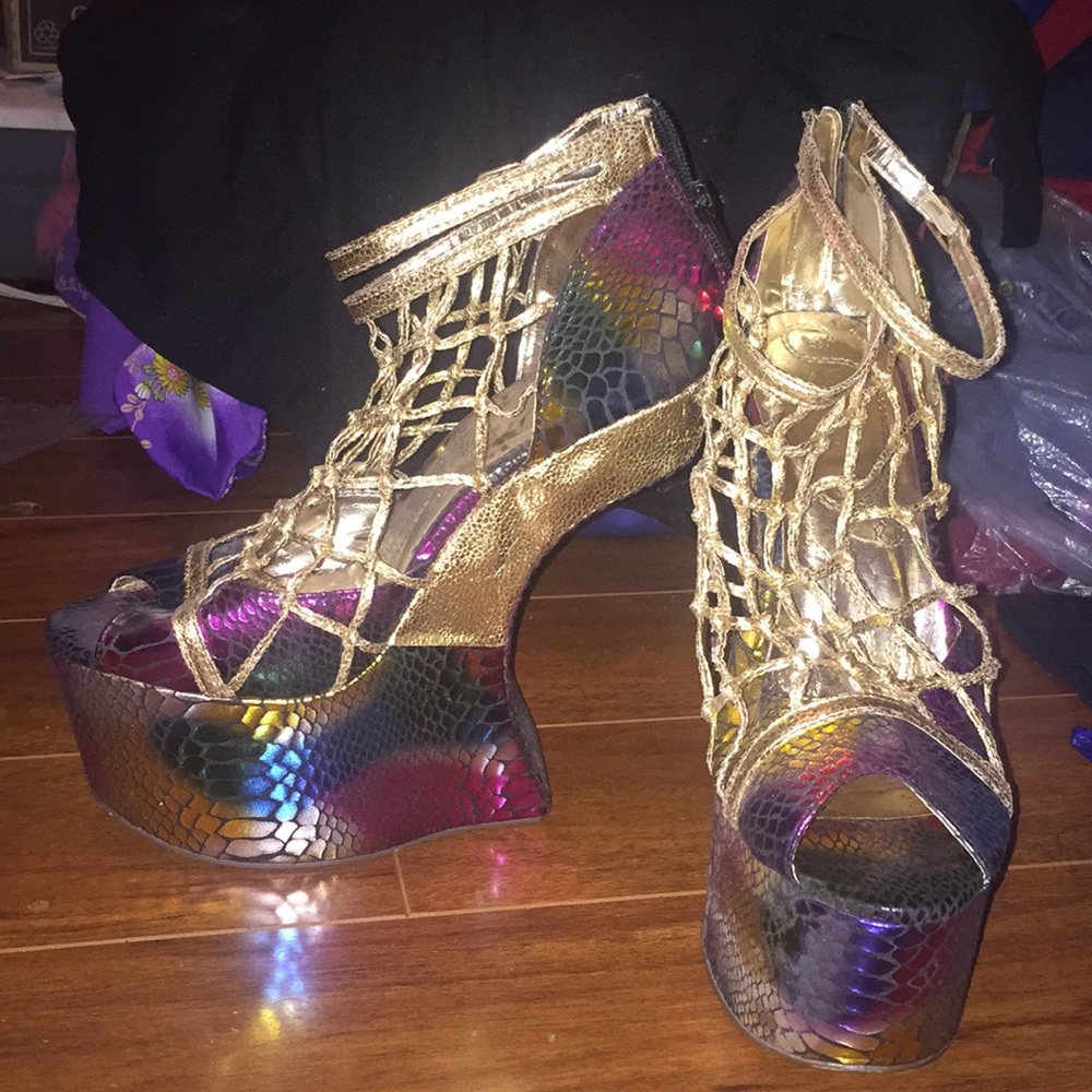 Multicolored platform 7 inch beautiful heels💕💕💕